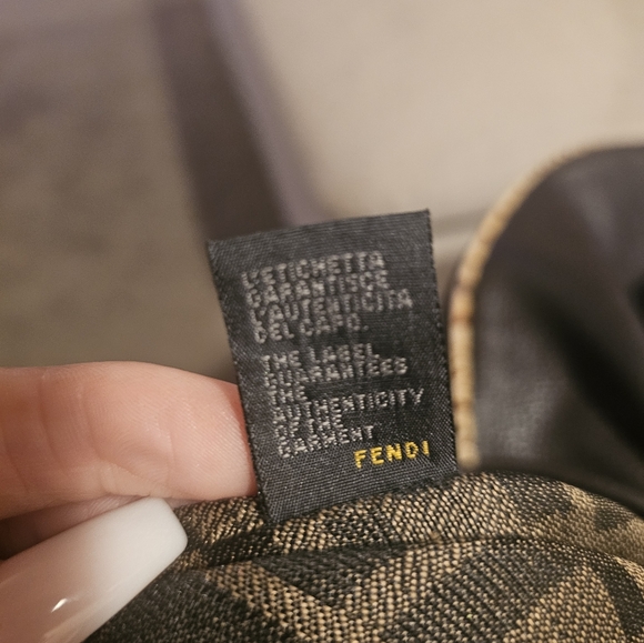 Fendi Spy Bag - coin purse broken - Picture 6 of 9